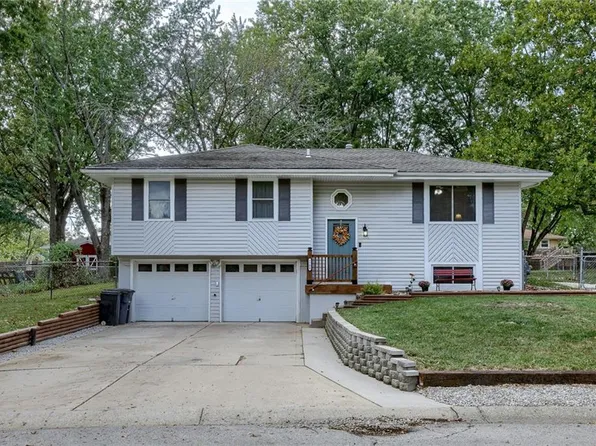 1706 SE High Dr, Oak Grove, MO 64075