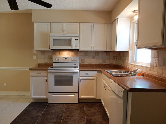 4th image of 173 NE Lincoln Cir N