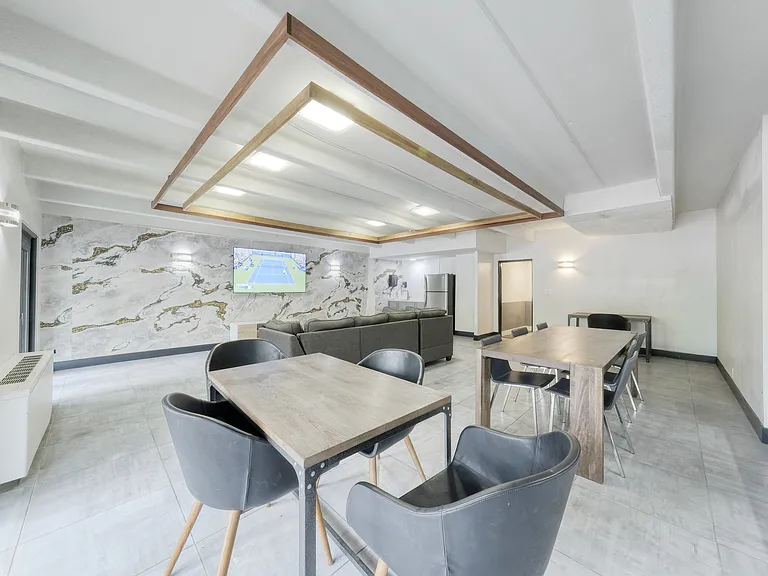 Luxe Tower apartments — Photo 17
