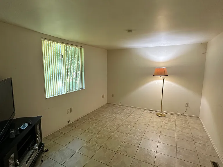 22 Cedar Ln — Photo 2
