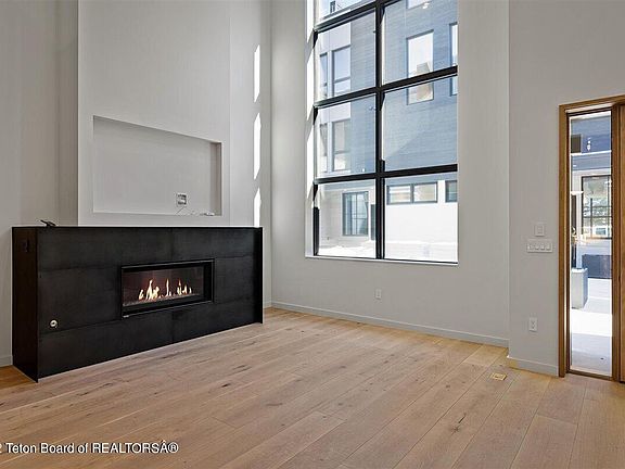 5th image of 185 N Glenwood St #15