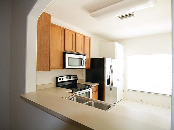 2nd image of 1126 Sleepy Oak Dr