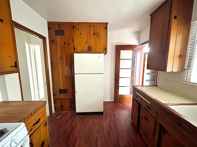 14914 Bassett St — Photo 12