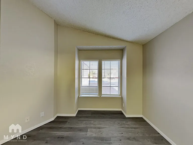 5825 Goodsprings Ct — Photo 23