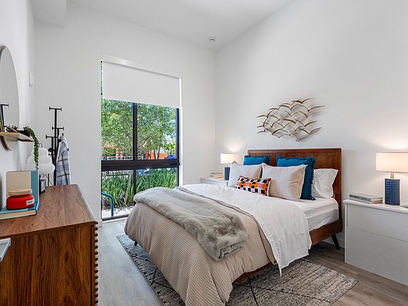 5th image of 2585 Spruce Ave #724