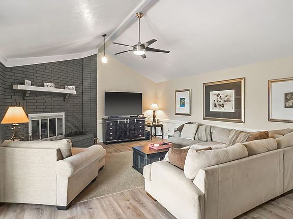 4th image of 836 S Chateau Dr