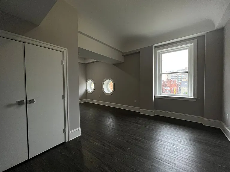 306 W Franklin — Photo 37