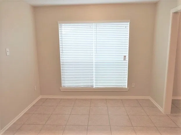 4 bed, 3.0 bath, 2392 sqft, $2,450 — Photo 3