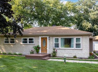 708 Valley View Dr, Schaumburg, IL 60193