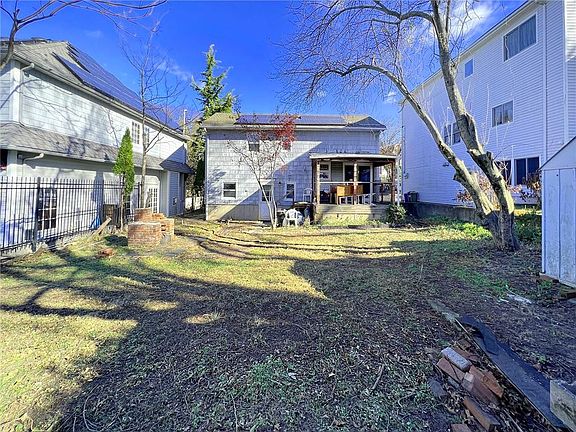 3rd image of 214 Brehaut Ave