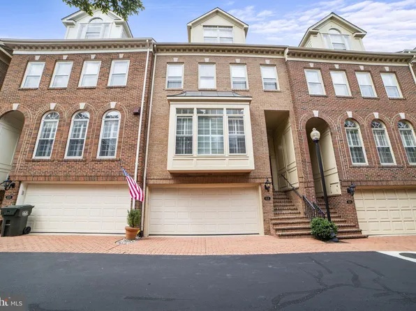 818 Rivergate Pl, Alexandria, VA 22314