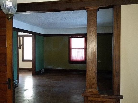 3rd image of 1615 8th Ave