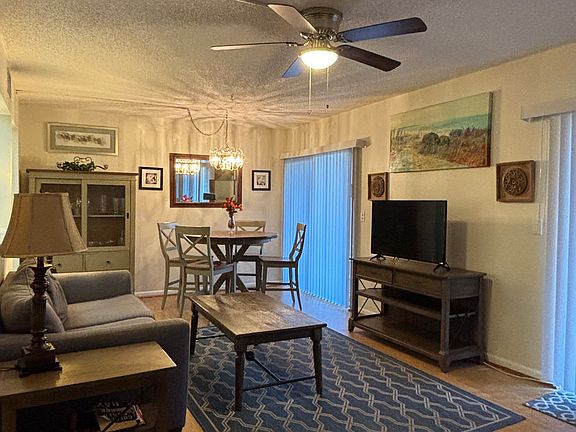5th image of 120 Hibiscus Woods Ct APT 2A