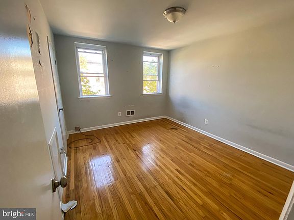 5th image of 539 N 33rd St Floor 2