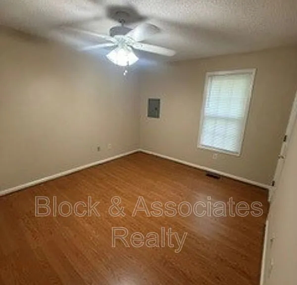 1819 Saddlewood Ct #B — Photo 3
