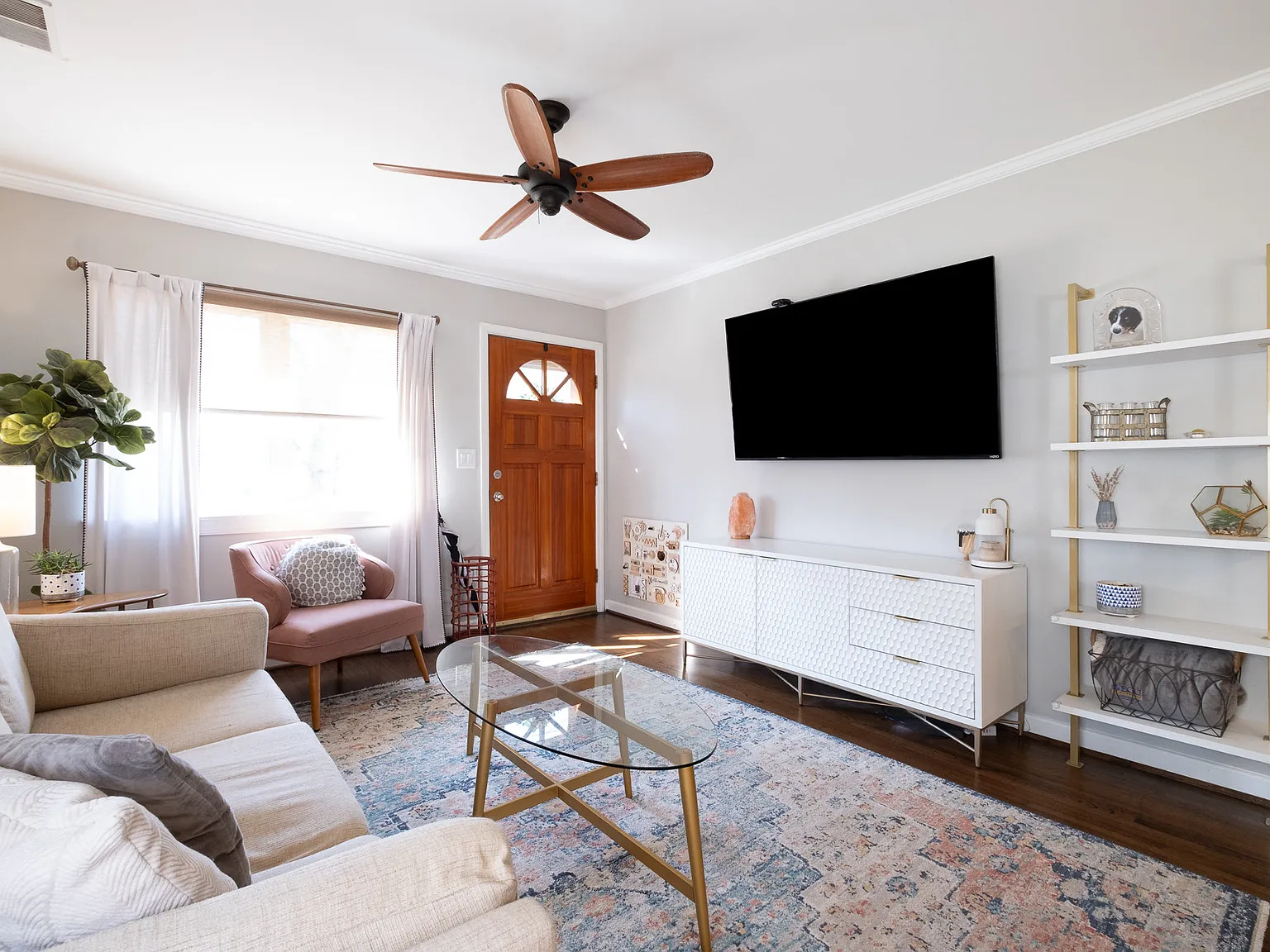 3 bed, 891 sqft, $2,000 — Photo 3
