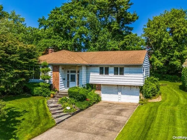 72 The Dell, Albertson, NY 11507