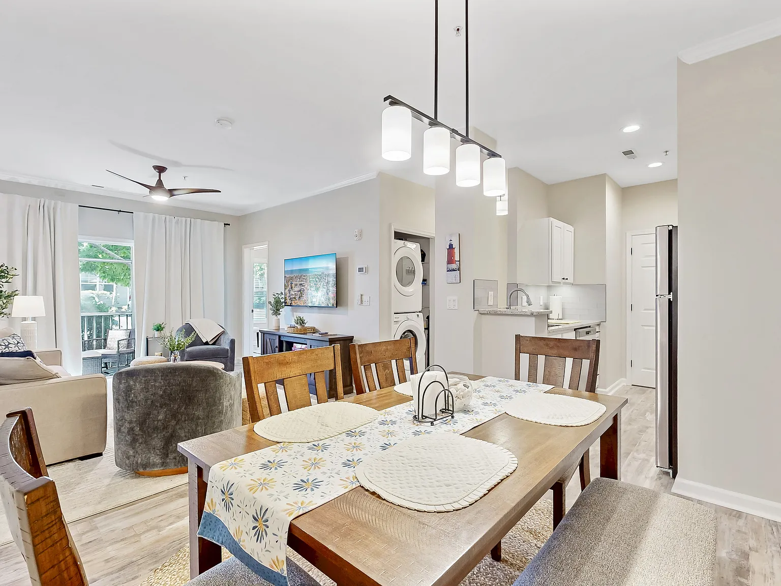 2 bed, 986 sqft, $1,600 — Photo 4