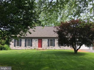 105 Pleasant View Dr, Lititz, PA 17543