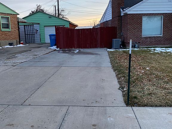 4th image of 1374 Maple Dr