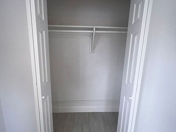 5th image of 930 NW 33rd Way