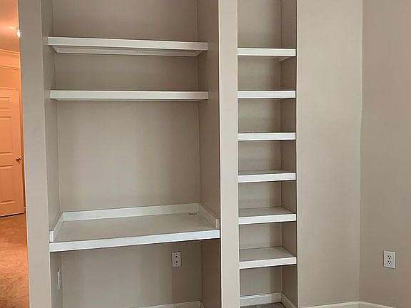 Desk/bookcase livingroom