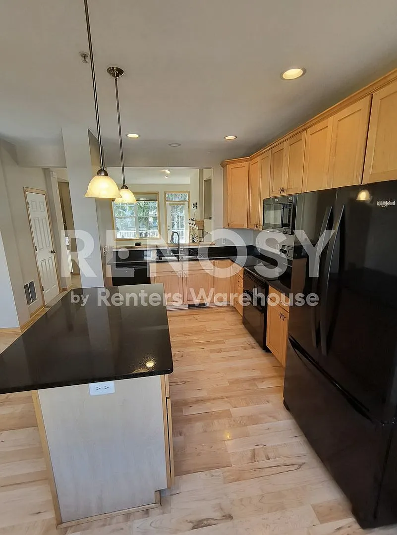 10/01/2026, 3 Bedrooms, 2.5 Bathrooms, Townhouse, Chanhassen, MN — Photo 3
