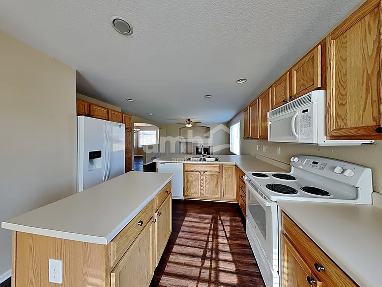 6625 Fonder Dr — Photo 3