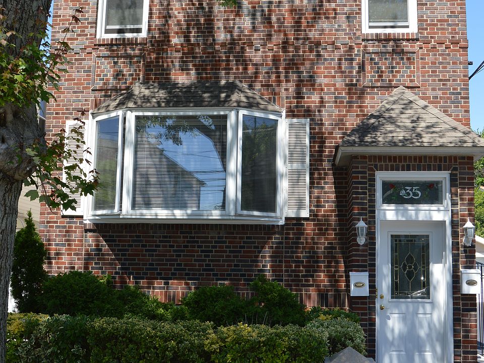 BEAUTIFUL DETACHED 3 FAMILY