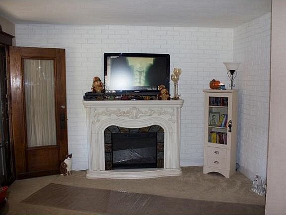 1st floor Apt - living room