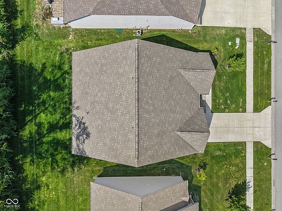 4th image of 2537 Riviera Pl