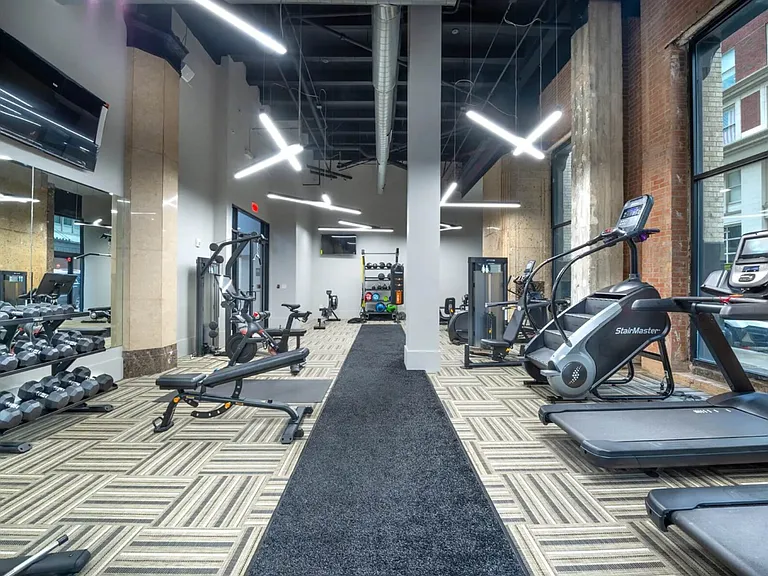 24/7 Gym.