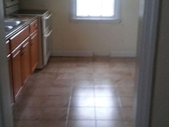 4th image of 41 Hillcrest Ave NE