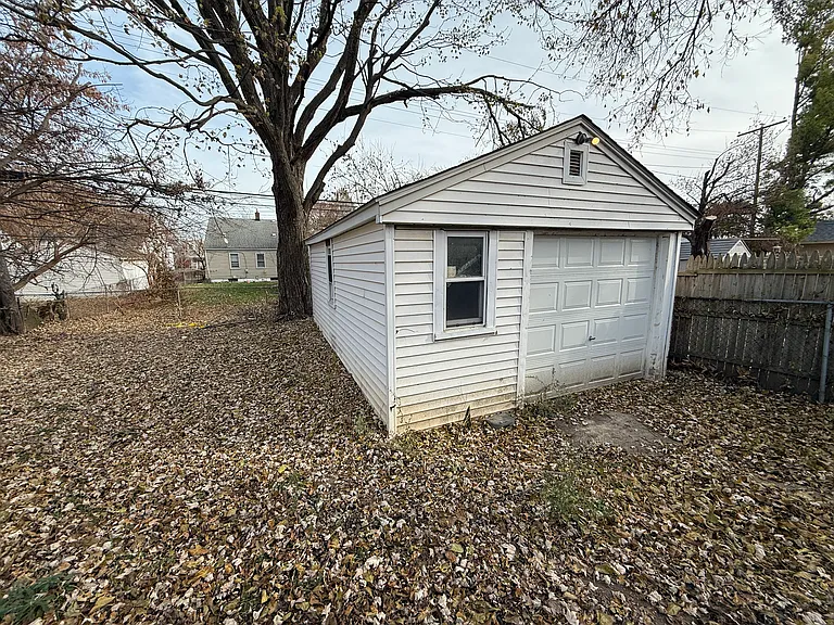 22788 Rosalind Ave — Photo 2