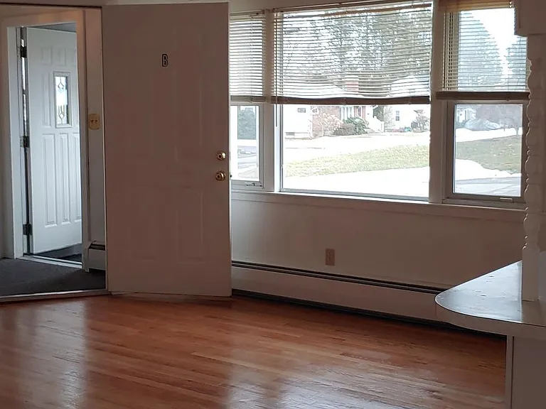 31 Park Villa Ave #B — Photo 8