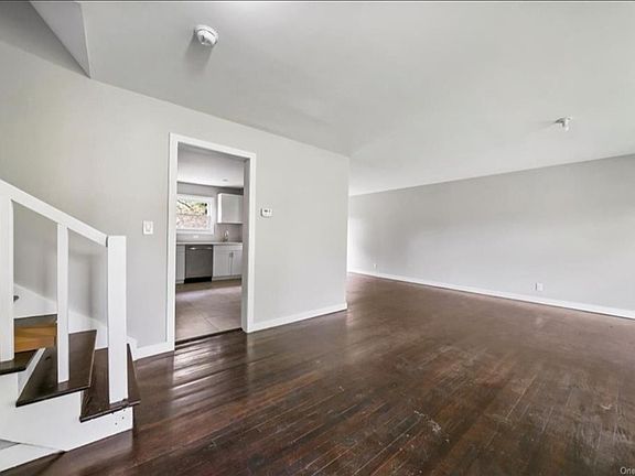 5th image of 3 Mid Oaks Dr