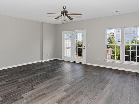 5th image of 467 Canewood Pl