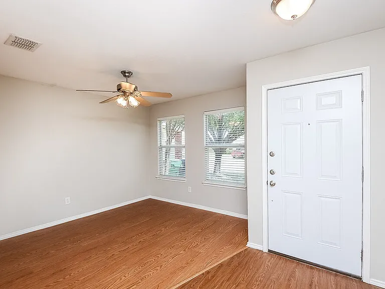 2325 Northway — Photo 3
