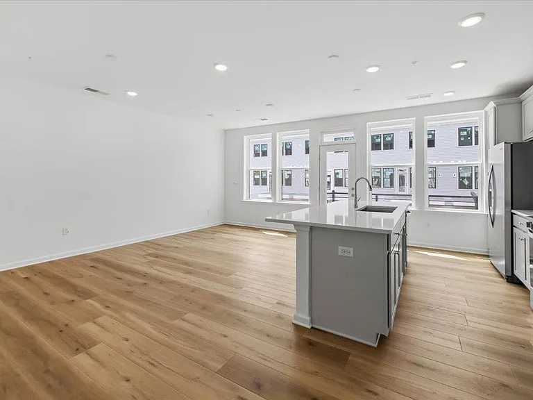 200 Balsam St #208 — Photo 9