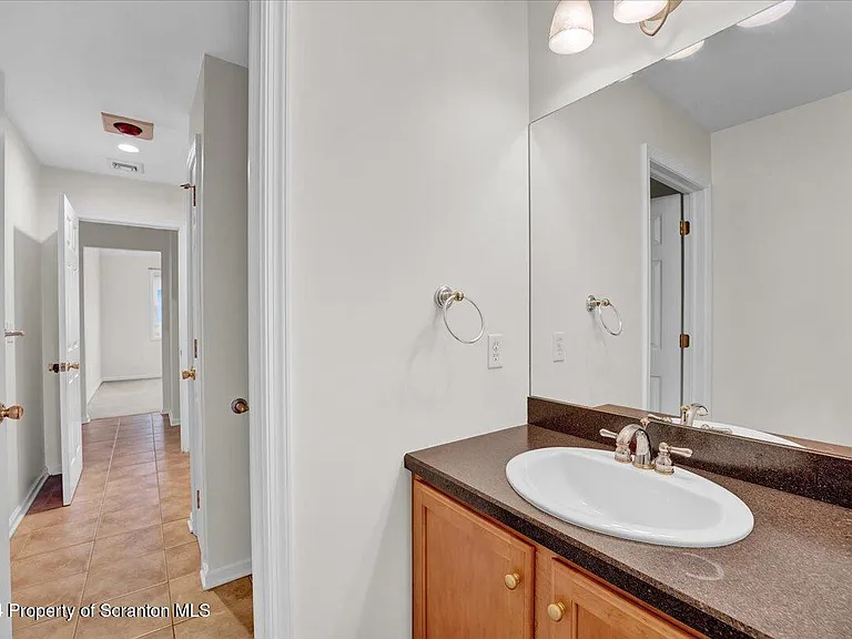 1404 Verne Close — Photo 21