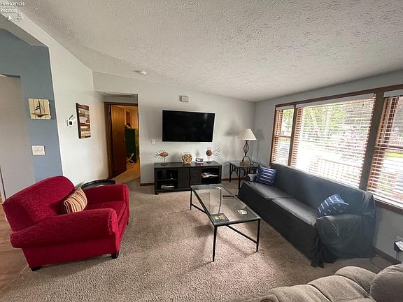 2nd image of 121 Richland Ave