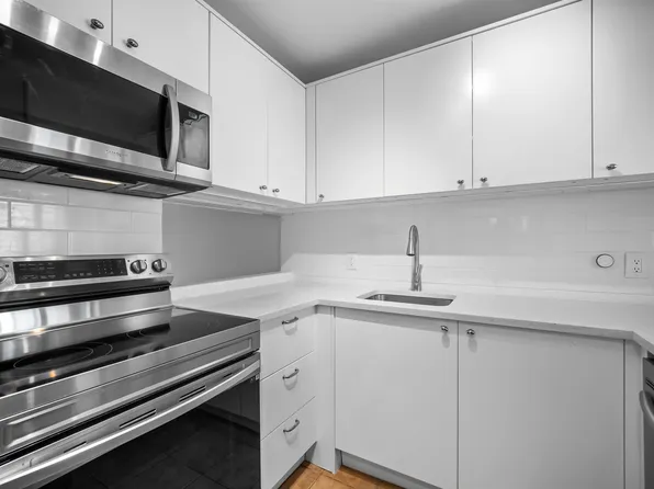 1080 Broughton St #310, Vancouver, BC V6G 2A8