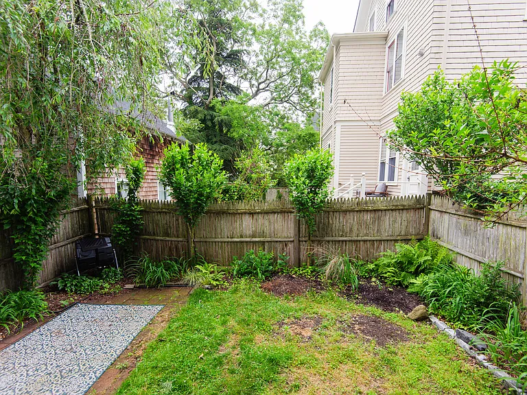 12 Maitland Ct — Photo 1