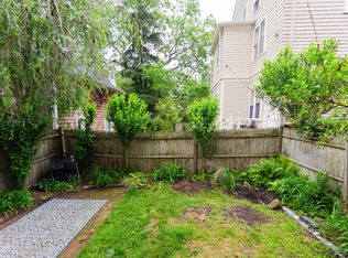 12 Maitland Ct, Newport, RI 02840