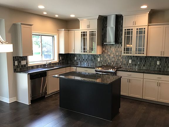 3rd image of 5316 Ludstone Dr