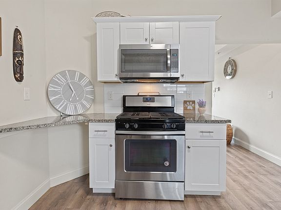 4th image of 10 Elliott Pl Unit 3F