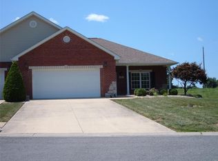 1717 S Indian Grass Rd, Nashville, IL 62263