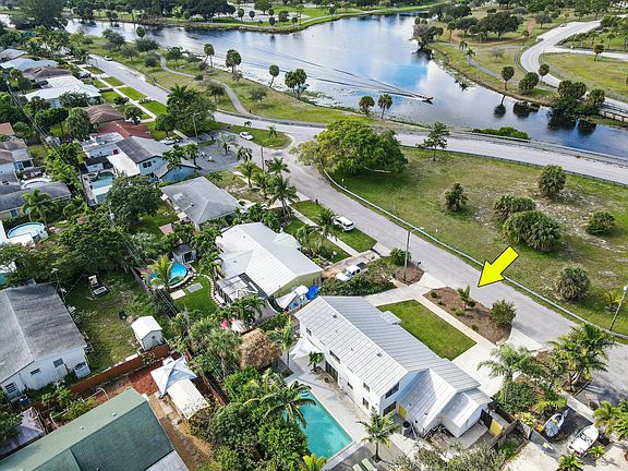 5th image of 2508 Lake Osborne Drive
