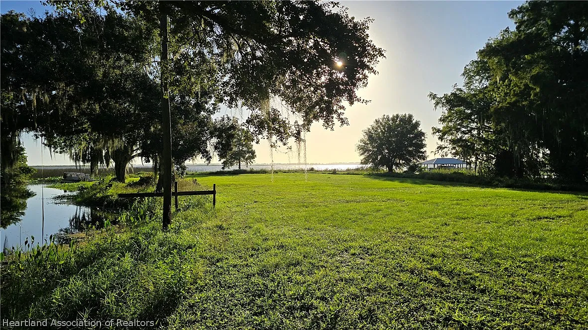 3 bed, 2.0 bath, 1088 sqft, $1,300 — Photo 4
