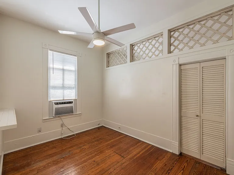 111 Adams St — Photo 4
